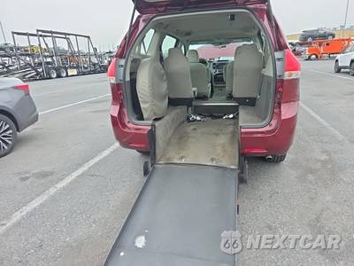 2011 Toyota Sienna 7-Passenger 119.3" WB - zdjęcie 17 z 19 - miniatura