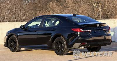 2026 Toyota Camry SE - zdjęcie 7 z 21 - miniatura