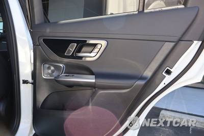 2025 Mercedes-Benz GLC 300 - zdjęcie 24 z 43 - miniatura