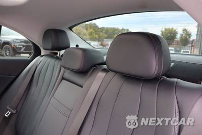 2025 Mercedes-Benz E 350 4MATIC Sedan - zdjęcie 18 z 42 - miniatura