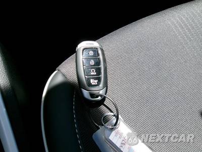 2025 Hyundai Venue Limited - zdjęcie 3 z 23 - miniatura
