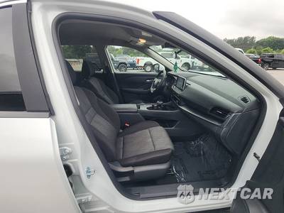 2025 Nissan Rogue SV - zdjęcie 8 z 18 - miniatura