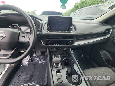 2025 Nissan Rogue SV - zdjęcie 11 z 18 - miniatura