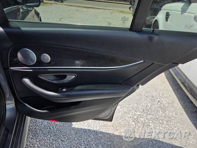 2017 Mercedes-Benz E 300 Sport 4MATIC Sedan - zdjęcie 14 z 33 - miniatura