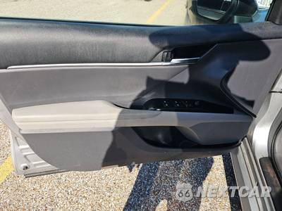 2019 Toyota Camry LE - zdjęcie 9 z 20 - miniatura