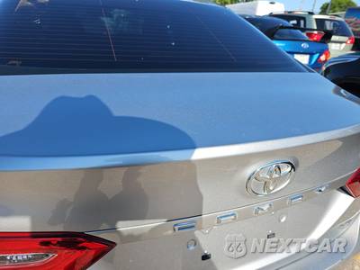 2019 Toyota Camry LE - zdjęcie 16 z 20 - miniatura