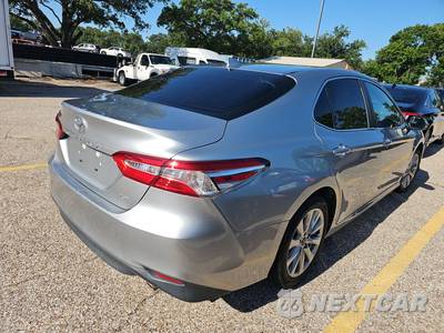 2019 Toyota Camry LE - zdjęcie 4 z 20 - miniatura