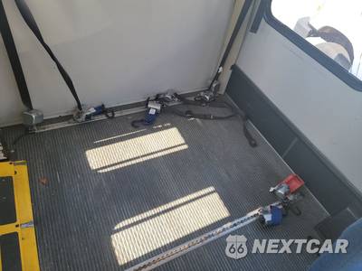 2014 Ford Super Duty E-350 Cutaway DRW - zdjęcie 14 z 23 - miniatura