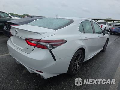 2022 Toyota Camry SE - zdjęcie 4 z 21 - miniatura
