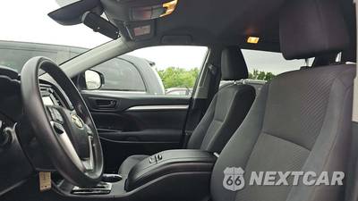2019 Toyota Highlander LE - zdjęcie 27 z 32 - miniatura