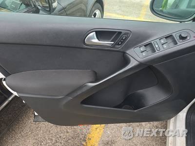2013 Volkswagen Tiguan S w/Sunroof - zdjęcie 9 z 18 - miniatura