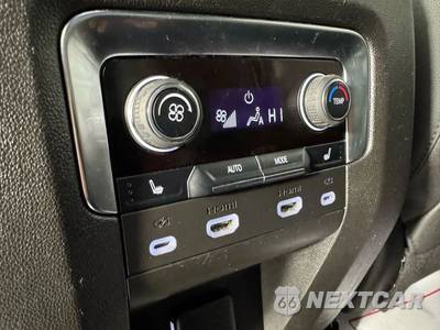 2024 Chevrolet Suburban Premier 1LZ - zdjęcie 38 z 50 - miniatura