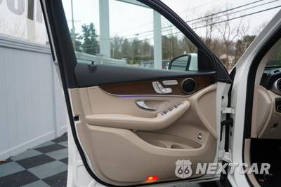 2022 Mercedes-Benz GLC 300 4MATIC - zdjęcie 16 z 50 - miniatura
