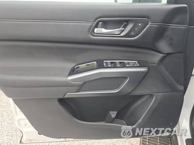 2023 Nissan Pathfinder SL - zdjęcie 9 z 28 - miniatura