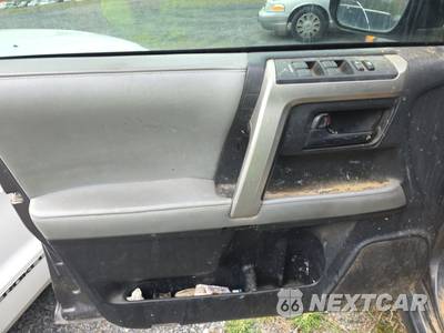 2013 Toyota 4Runner SR5 - zdjęcie 5 z 8 - miniatura