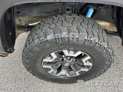 2017 Toyota Tacoma TRD Off-Road Crew Cab Medium Bed - zdjęcie 48 z 49 - miniatura