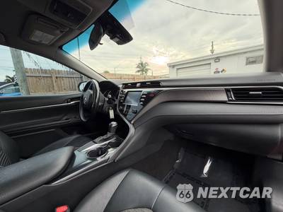 2020 Toyota Camry SE - zdjęcie 13 z 20 - miniatura