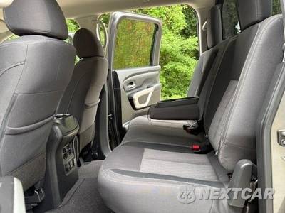 2021 Nissan TITAN SV Crew Cab Short Bed - zdjęcie 8 z 50 - miniatura