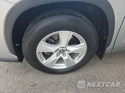2023 Toyota Highlander LE - zdjęcie 8 z 23 - miniatura
