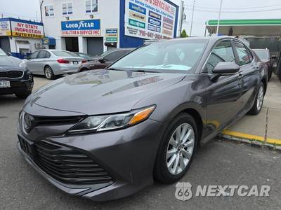 2019 Toyota Camry LE - zdjęcie 1 z 28 - miniatura
