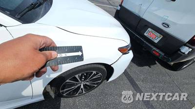 2019 Toyota Camry SE - zdjęcie 24 z 42 - miniatura
