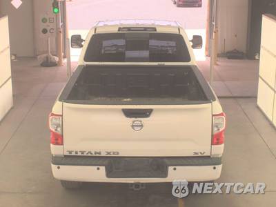 2017 Nissan TITAN XD SV Crew Cab Medium Bed - zdjęcie 5 z 26 - miniatura