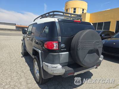 2010 Toyota FJ Cruiser w/Rear Doors - zdjęcie 6 z 27 - miniatura
