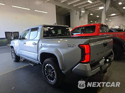 2025 Toyota Tacoma TRD Sport Crew Cab Medium Bed - zdjęcie 6 z 20 - miniatura