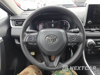 2024 Toyota RAV4 LE - zdjęcie 10 z 26 - miniatura