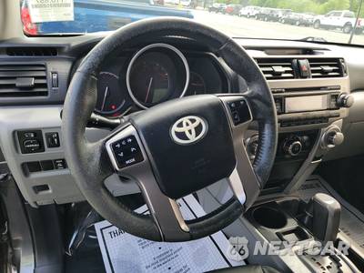 2010 Toyota 4Runner SR5 - zdjęcie 10 z 32 - miniatura