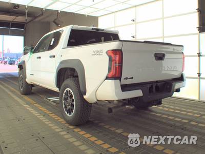 2025 Toyota Tacoma TRD Off-Road Crew Cab Medium Bed - zdjęcie 6 z 22 - miniatura