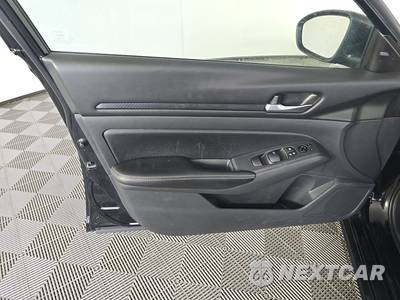 2025 Nissan Altima SV - zdjęcie 9 z 17 - miniatura