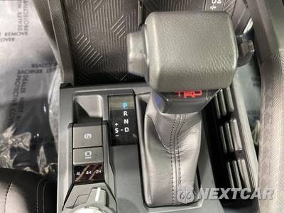 2025 Toyota Tacoma TRD Off-Road Crew Cab Medium Bed - zdjęcie 15 z 37 - miniatura