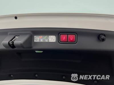 2025 Mercedes-Benz C 300 4MATIC - zdjęcie 41 z 45 - miniatura