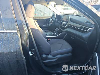 2024 Toyota Highlander LE - zdjęcie 8 z 20 - miniatura