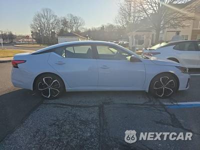 2023 Nissan Altima SR - zdjęcie 4 z 30 - miniatura