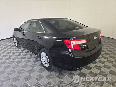 2013 Toyota Camry LE - zdjęcie 6 z 40 - miniatura