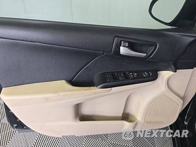 2013 Toyota Camry LE - zdjęcie 9 z 40 - miniatura