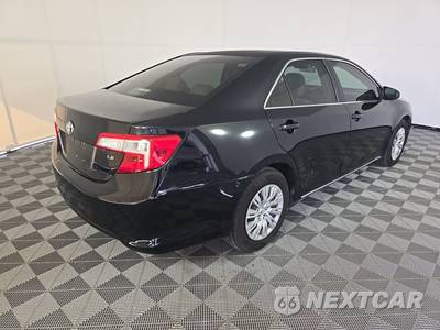 2013 Toyota Camry LE - zdjęcie 4 z 40 - miniatura