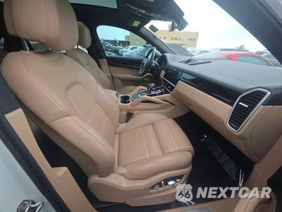 2020 Porsche Cayenne Coupe - zdjęcie 8 z 21 - miniatura