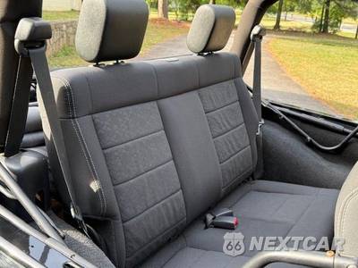 2010 Jeep Wrangler Mountain Edition - zdjęcie 49 z 50 - miniatura