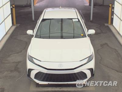 2025 Toyota Camry SE - zdjęcie 2 z 18 - miniatura