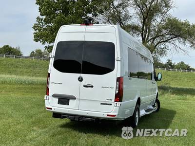 2024 Mercedes-Benz Sprinter 3500XD Eco Revolution Luxury Coach AWD 10 Pass - zdjęcie 38 z 50 - miniatura