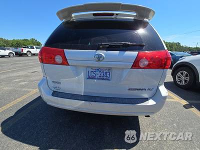 2010 Toyota Sienna XLE Minivan 7-Passenger 119.3" WB - zdjęcie 5 z 42 - miniatura