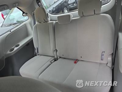 2014 Toyota Sienna LE 8-Passenger 119.3" WB - zdjęcie 17 z 31 - miniatura