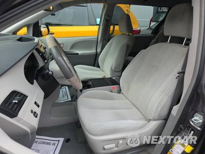 2014 Toyota Sienna LE 8-Passenger 119.3" WB - zdjęcie 13 z 31 - miniatura