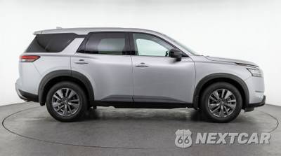 2025 Nissan Pathfinder SV - zdjęcie 8 z 12 - miniatura
