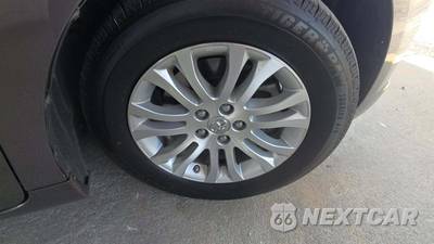 2017 Toyota Sienna XLE 8-Passenger 119.3" WB - zdjęcie 10 z 15 - miniatura