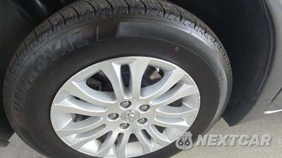 2017 Toyota Sienna XLE 8-Passenger 119.3" WB - zdjęcie 7 z 15 - miniatura