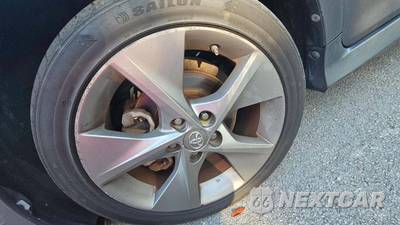 2014 Toyota Camry SE Sport - zdjęcie 24 z 39 - miniatura
